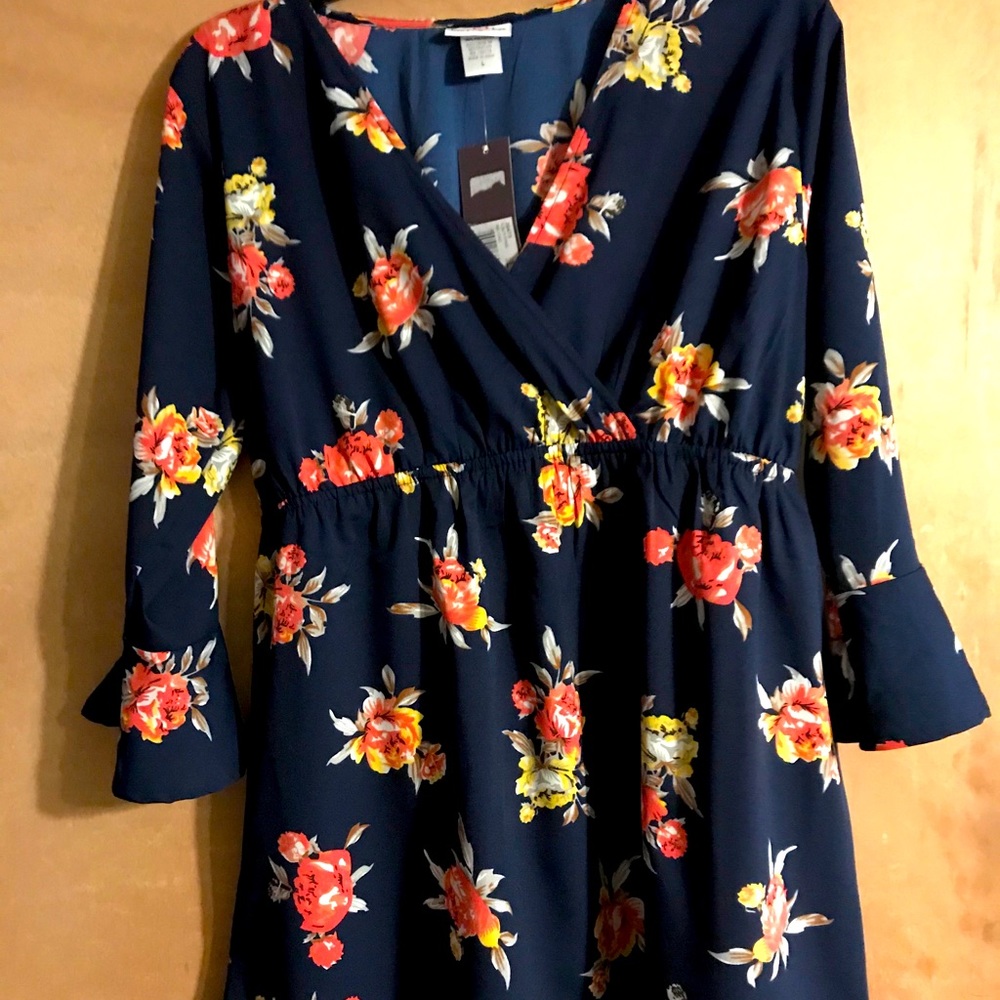 ❗JUST REDUCED❗NWT Sz Lg Floral 3/4 length Sleeve Maternity Top